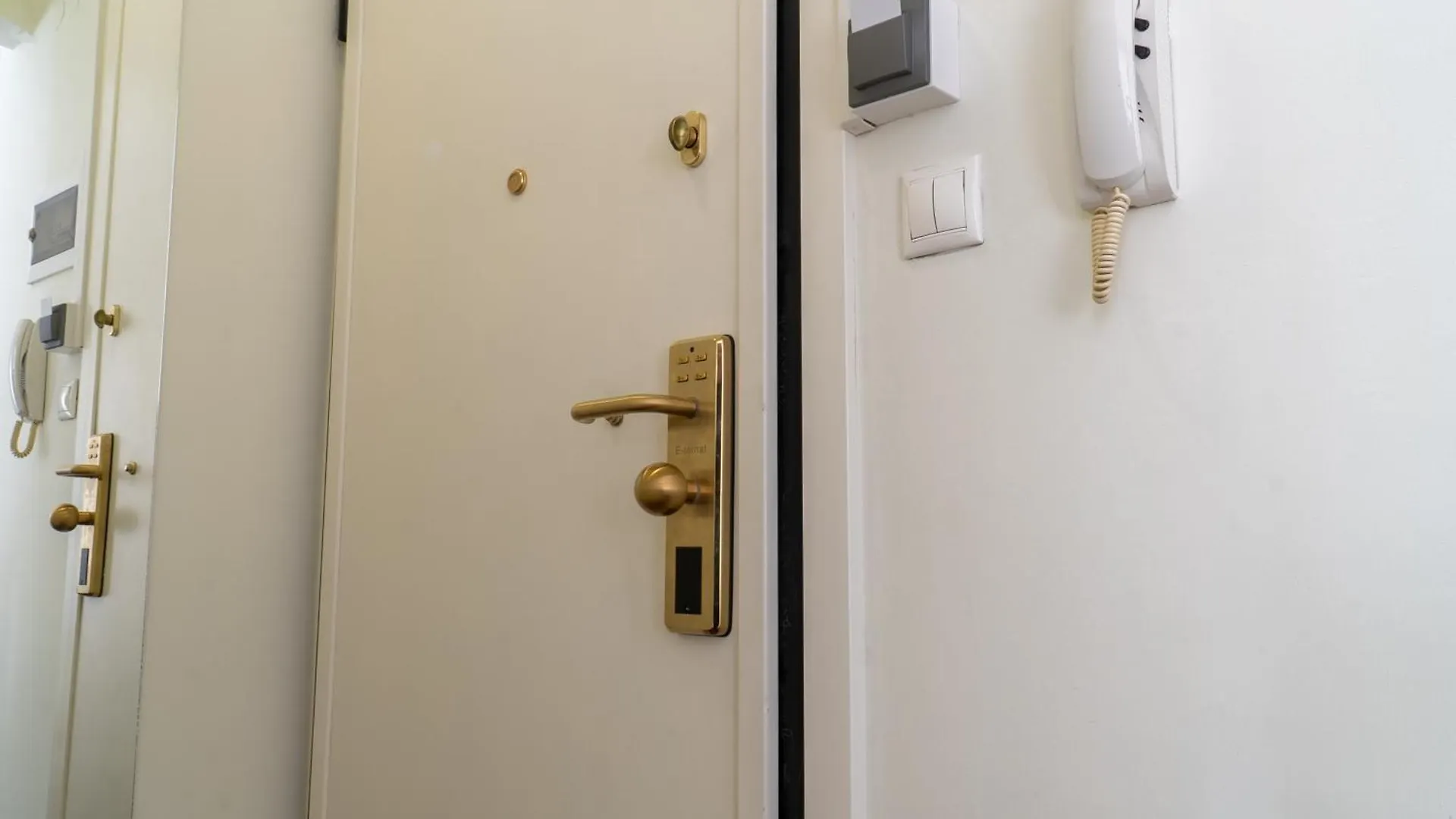 Studio Apartment Thessaloniki Navarino Square - Στούντιο Διαμέρισμα Πλατεία Ναυαρίνου Θεσσαλονίκη