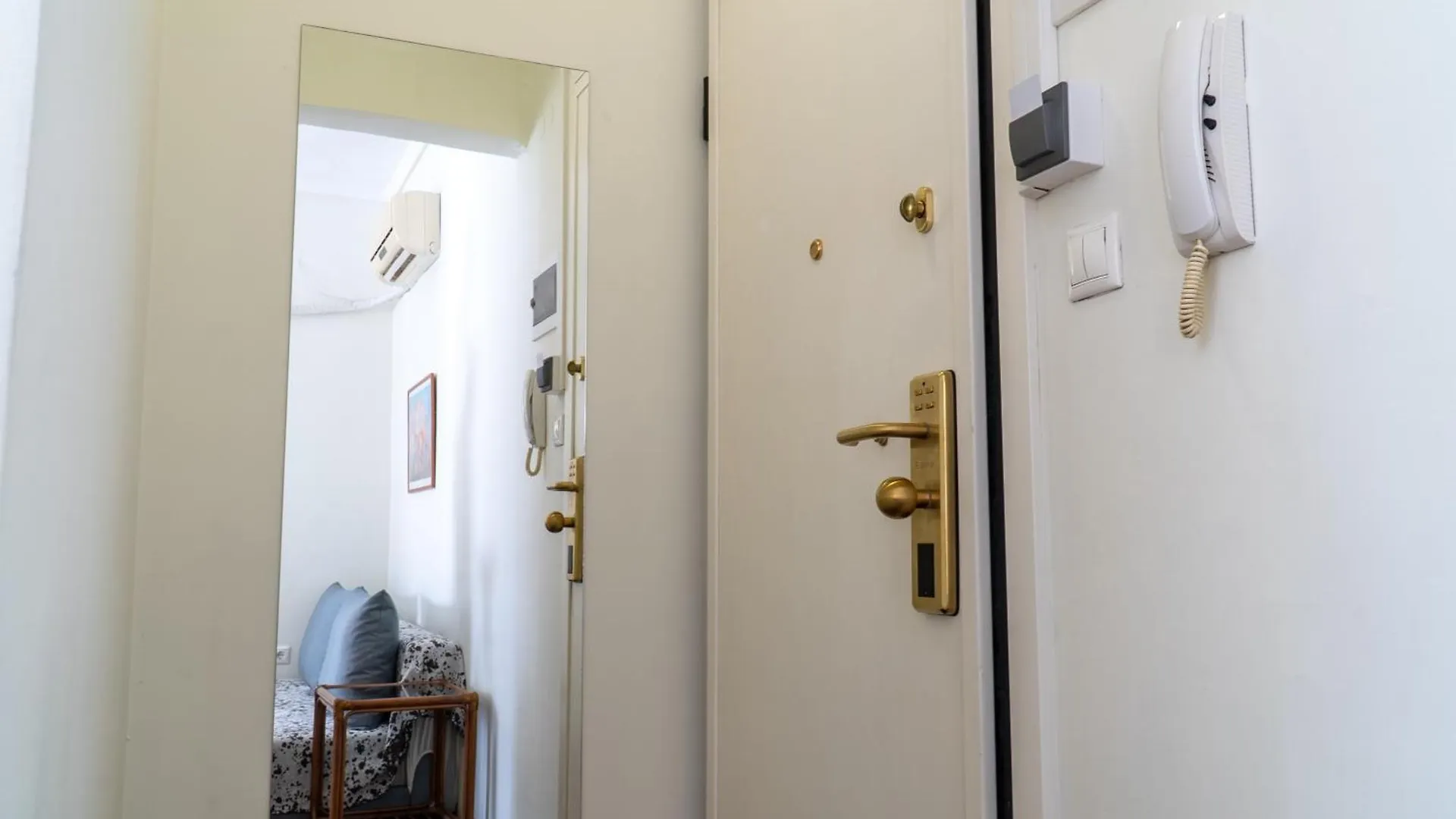 Studio Apartment Thessaloniki Navarino Square - Στούντιο Διαμέρισμα Πλατεία Ναυαρίνου Θεσσαλονίκη