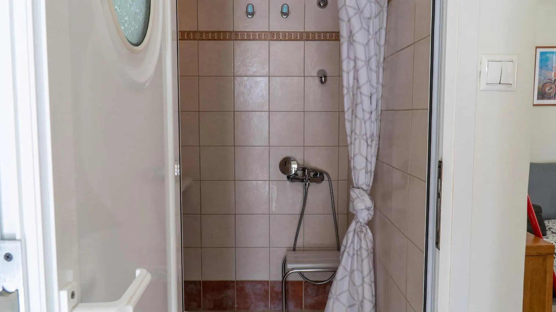 Studio Apartment Thessaloniki Navarino Square - Στούντιο Διαμέρισμα Πλατεία Ναυαρίνου Θεσσαλονίκη