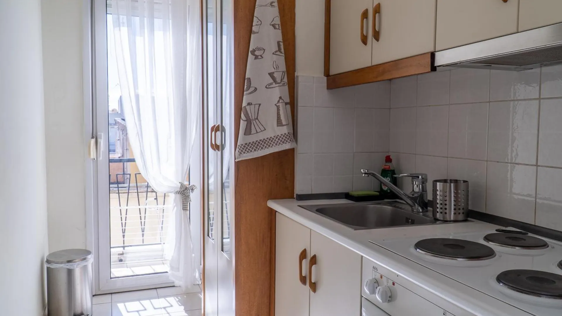 Studio Apartment Thessaloniki Navarino Square - Στούντιο Διαμέρισμα Πλατεία Ναυαρίνου Θεσσαλονίκη